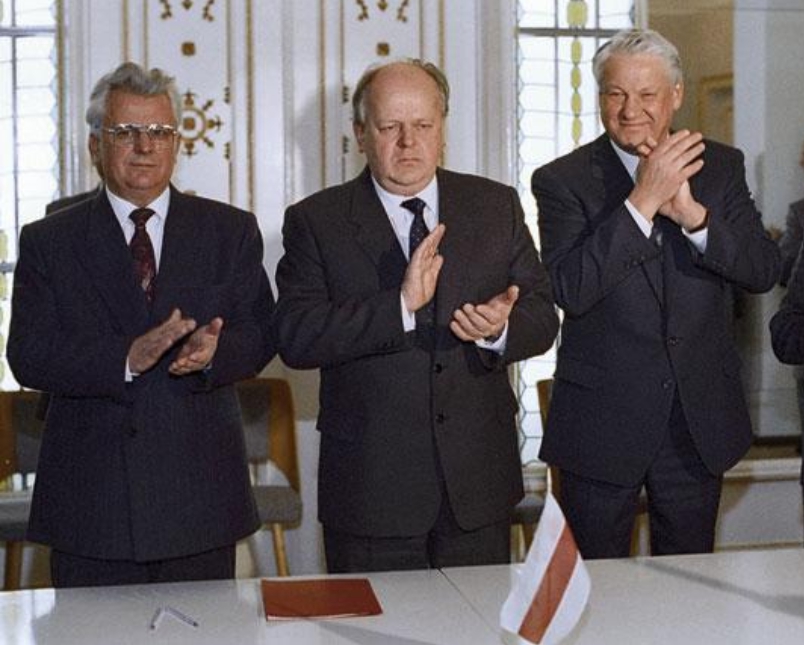 Kravchuk, Shushkevich and Yeltsin in Viskuli